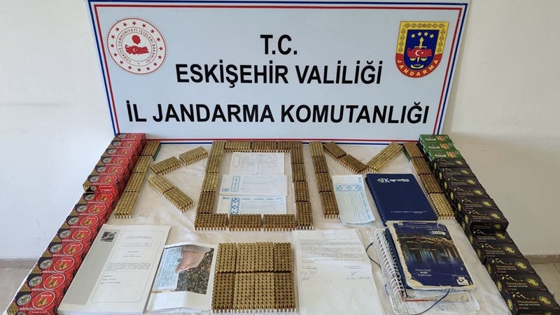 Eskişehir'de jandarma ekiplerinin tefecilik yaparak haksız kazanç elde ettikleri belirlenen
