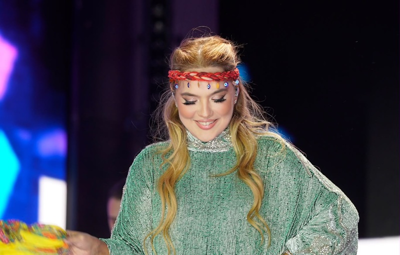Mardin Kültür Yolu Festivali’nde sahne alan Demet Akalın, Mardinli bir