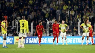 Fenerbahçe'de şampiyonluk hayalleri daha sezonun 10. haftasında ağır darbe aldı.