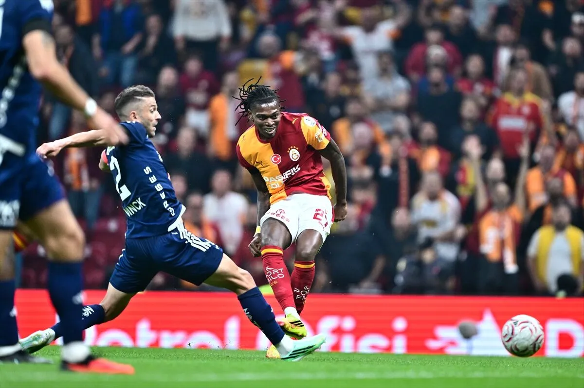 Trendyol Süper Lig'in 7. haftasında Galatasaray, sahasında Kasımpaşa'yı büyük çekişmeye