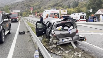 Gümüşhane'de kontrolden çıkarak bariyere çarpan otomobilde 1 kişi hayatını kaybetti,