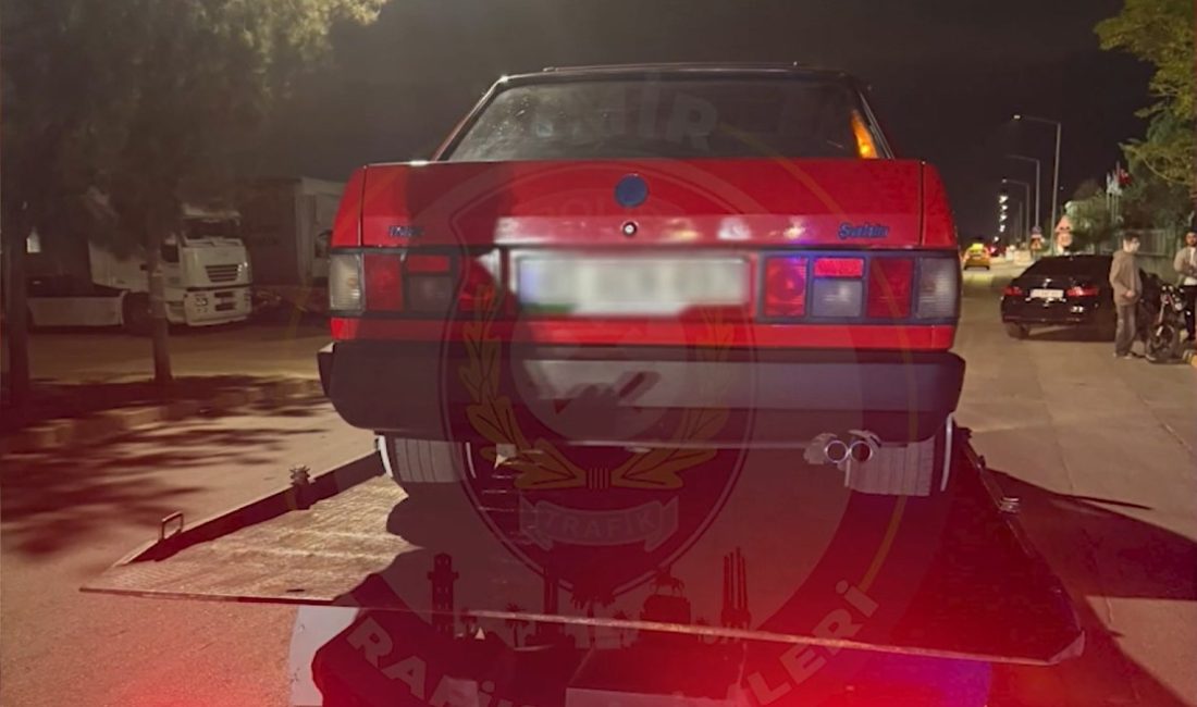 İzmir’in Çiğli ilçesinde drift yaparak trafik güvenliğini tehlikeye düşüren sürücülere