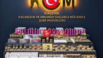 Kırşehir'de polis ekiplerinin durdurduğu bir otomobilde 750 paket gümrük kaçağı