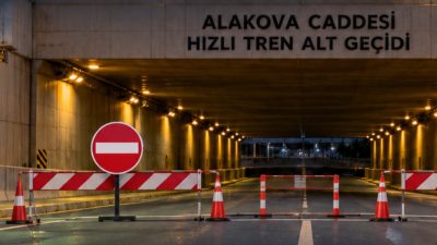 Konya’da Alakova Caddesi üzerinde bulunan Hızlı Tren Alt Geçidi, aydınlatma