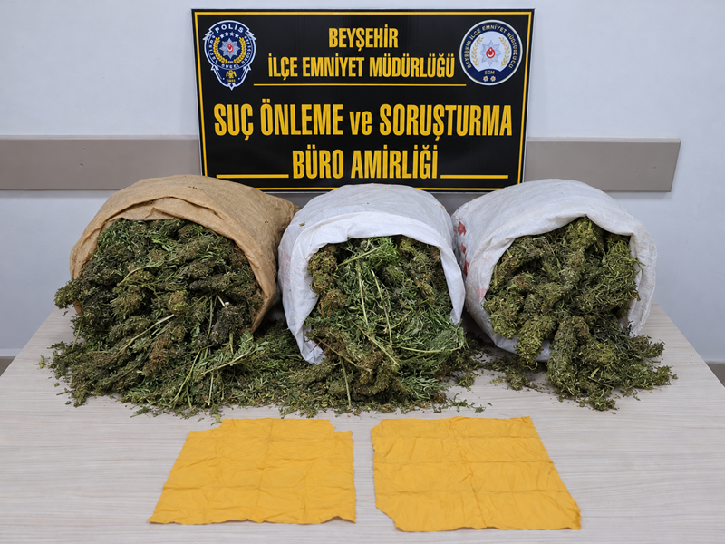 Konya’da uyuşturucu madde ticaretinin engellenmesine yönelik düzenlenen operasyonda 12 kilogram