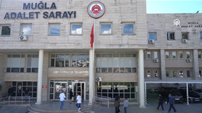 Muğla’nın Kavaklıdere ilçesinde eşi Sermin Bacak’ı bıçaklayarak öldürdüğü gerekçesiyle yargılanan
