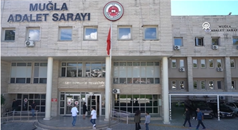 Muğla’nın Kavaklıdere ilçesinde eşi Sermin Bacak’ı bıçaklayarak öldürdüğü gerekçesiyle yargılanan