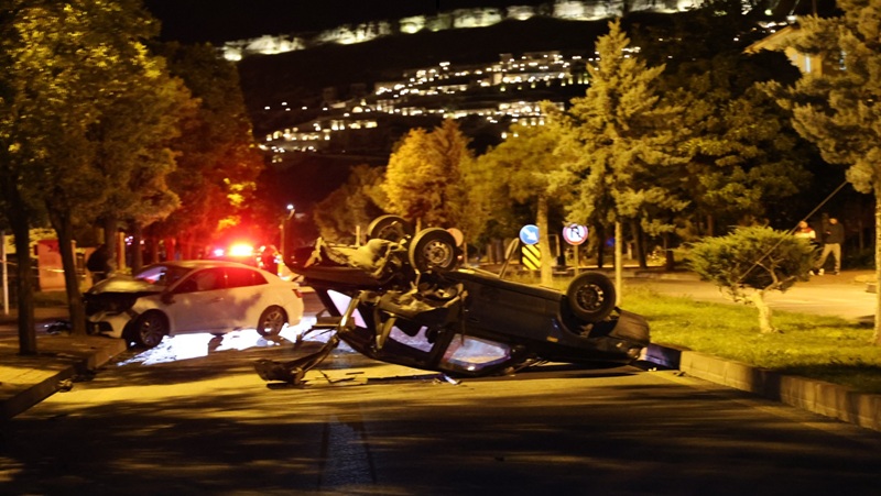 Nevşehir’in Ürgüp ilçesinde üç otomobilin karıştığı trafik kazasında 6 kişi