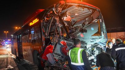 Ankara'nın Etimesgut ilçesinde, 530-1 hat numaralı EGO otobüsünün kontrolden çıkarak