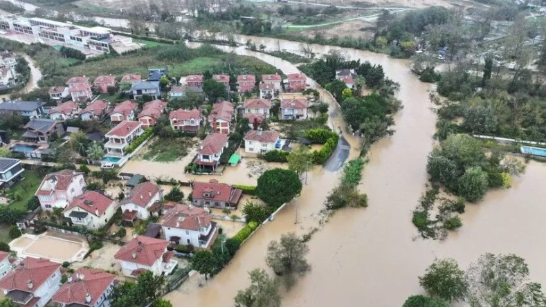 İstanbul’da son 83 yılın en yüksek yağışının etkili olduğunu açıklayan