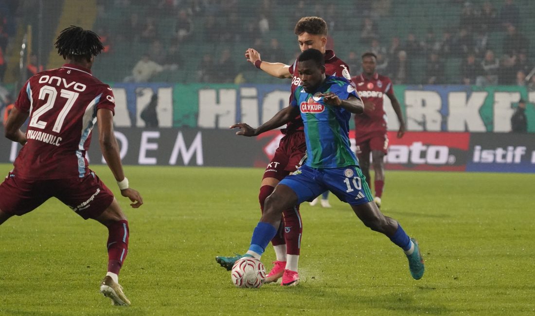 Trendyol Süper Lig'in 9. haftasında Çaykur Rizespor ile Trabzonspor arasında