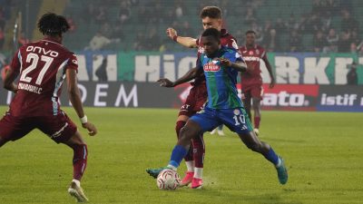 Trendyol Süper Lig'in 9. haftasında Çaykur Rizespor ile Trabzonspor arasında