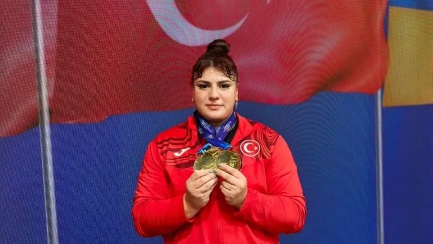 Milli halterci Tuana Süren, Arnavutluk’ta düzenlenen Avrupa Gençler ve 23