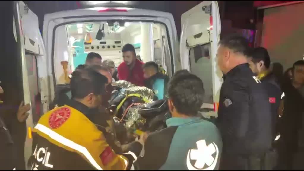 Zonguldak'ta iki katlı betonarme binanın çökmesi sonucu enkaz altında kalan